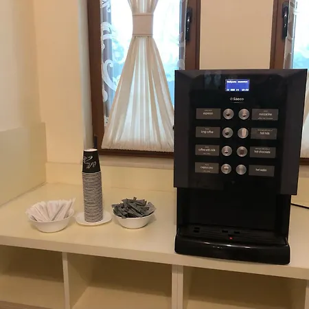 Нощувка със закуска (B & B) Family Delfa *