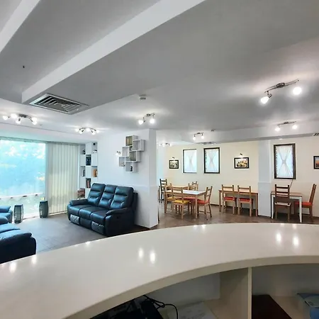 Oda ve Kahvaltı Family Delfa 4*